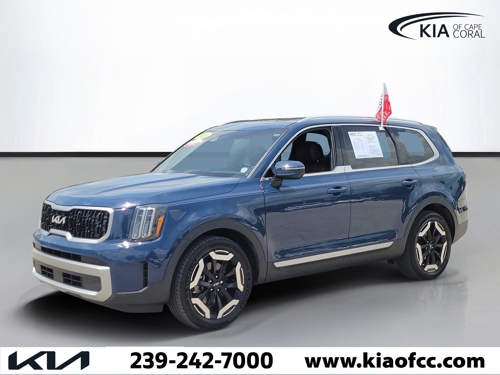Certified 2023 Kia Telluride EX w/ EX Captain's Chair Package AWD/4WD image 3