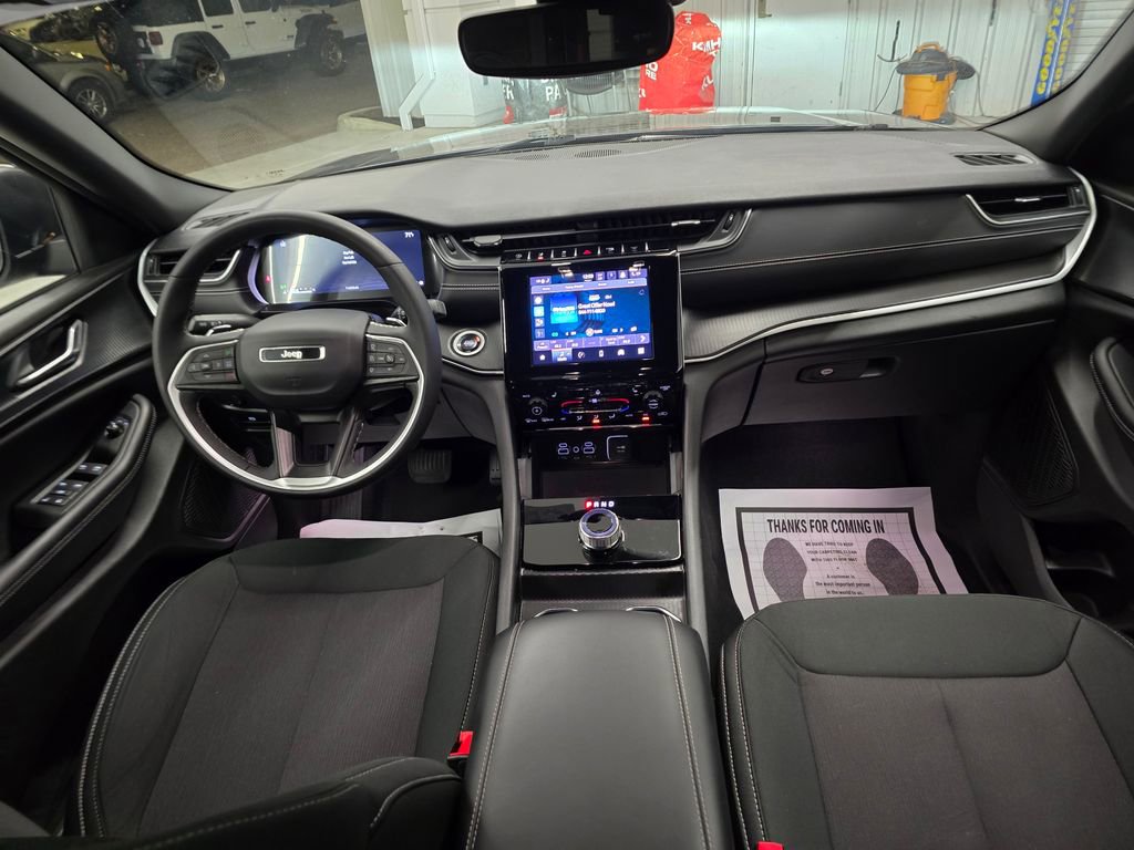 Certified 2024 Jeep Grand Cherokee Laredo w/ Luxury Tech Group I AWD/4WD image 33