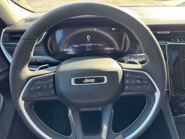 Used 2023 Jeep Grand Cherokee Laredo w/ Luxury Tech Group I AWD/4WD image 31