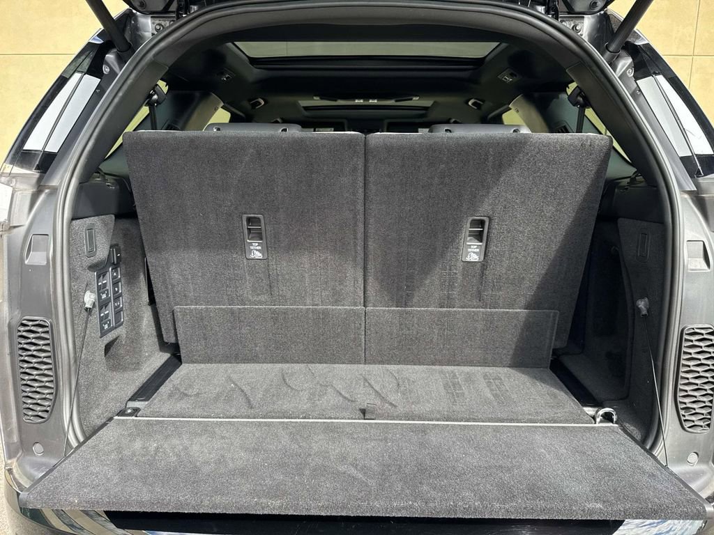 Used 2023 Land Rover Discovery S R-Dynamic image 13
