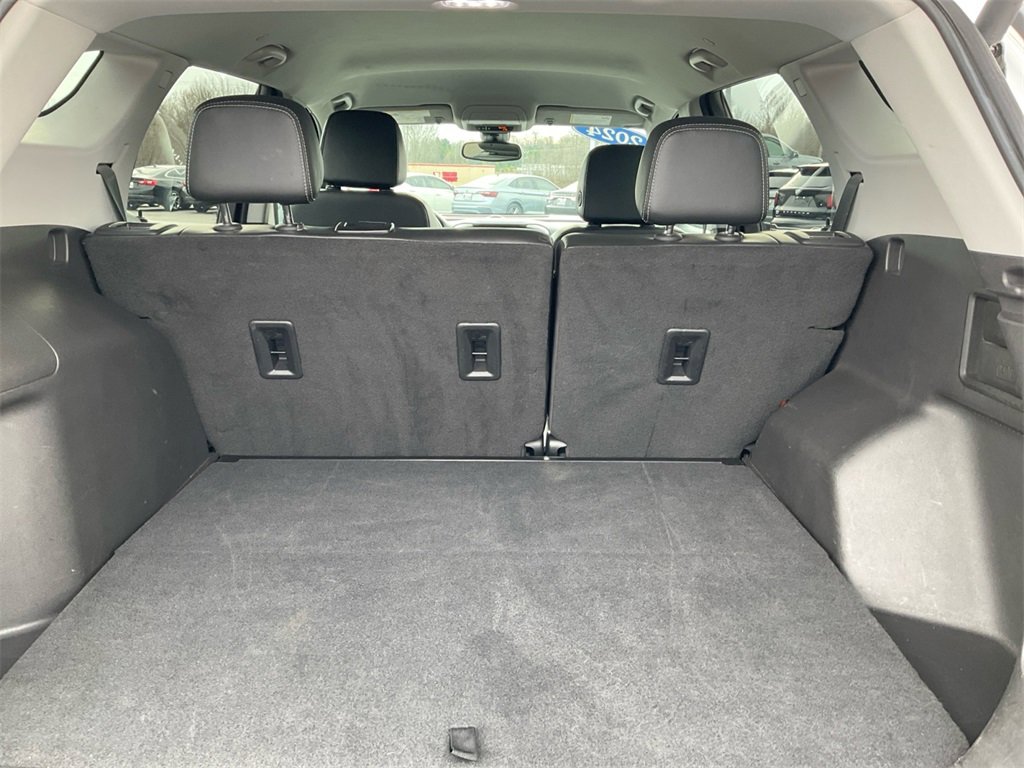 Used 2024 GMC Terrain SLT image 25