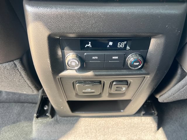 Used 2023 Chevrolet Traverse RS AWD/4WD image 19