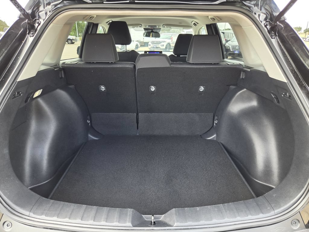 Used 2026 Toyota Corolla Cross LE FWD image 29