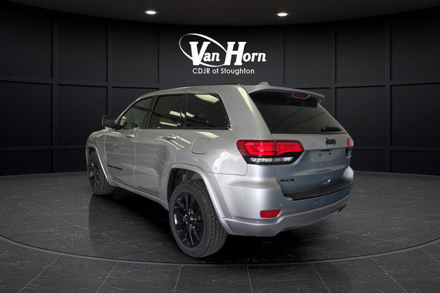 Used 2017 Jeep Grand Cherokee Altitude AWD/4WD image 5