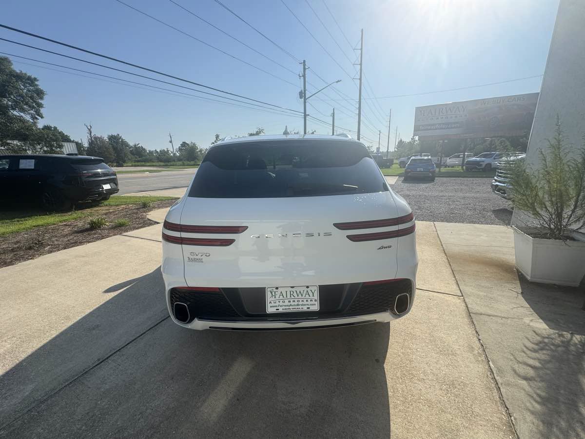Used 2024 Genesis GV70 2.5T AWD/4WD image 6