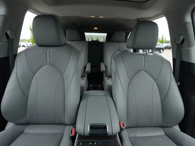 Used 2020 Toyota Highlander Limited FWD image 35