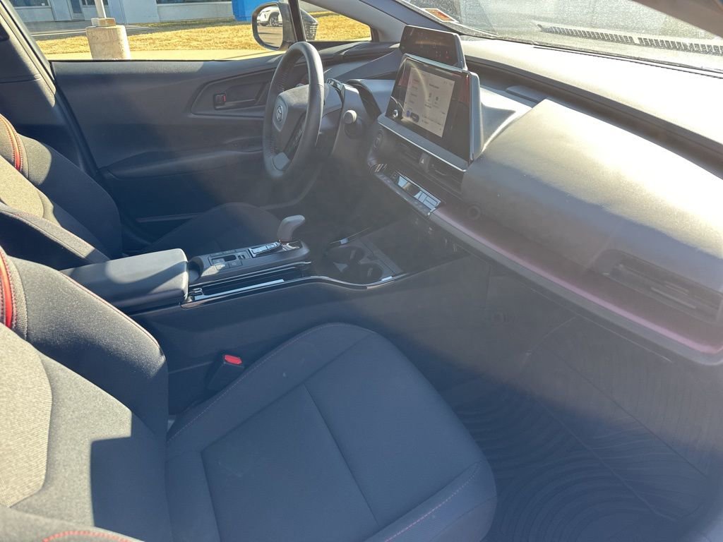 Used 2025 Toyota Prius Plug-In Hybrid image 25