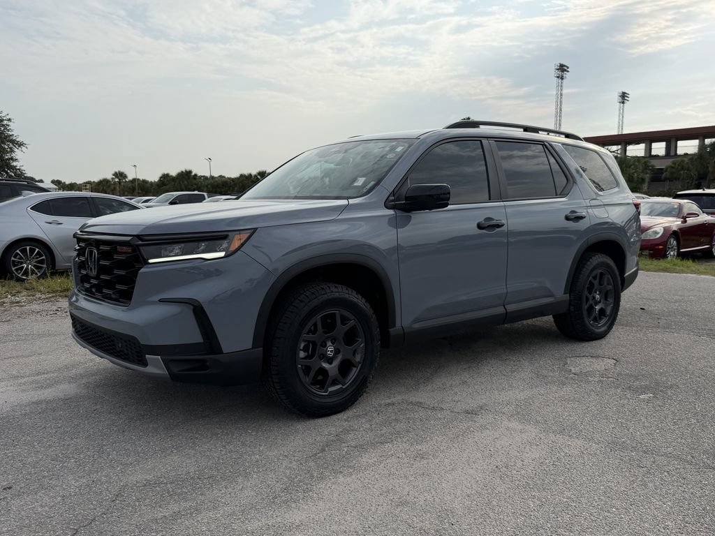 Used 2025 Honda Pilot TrailSport image 9