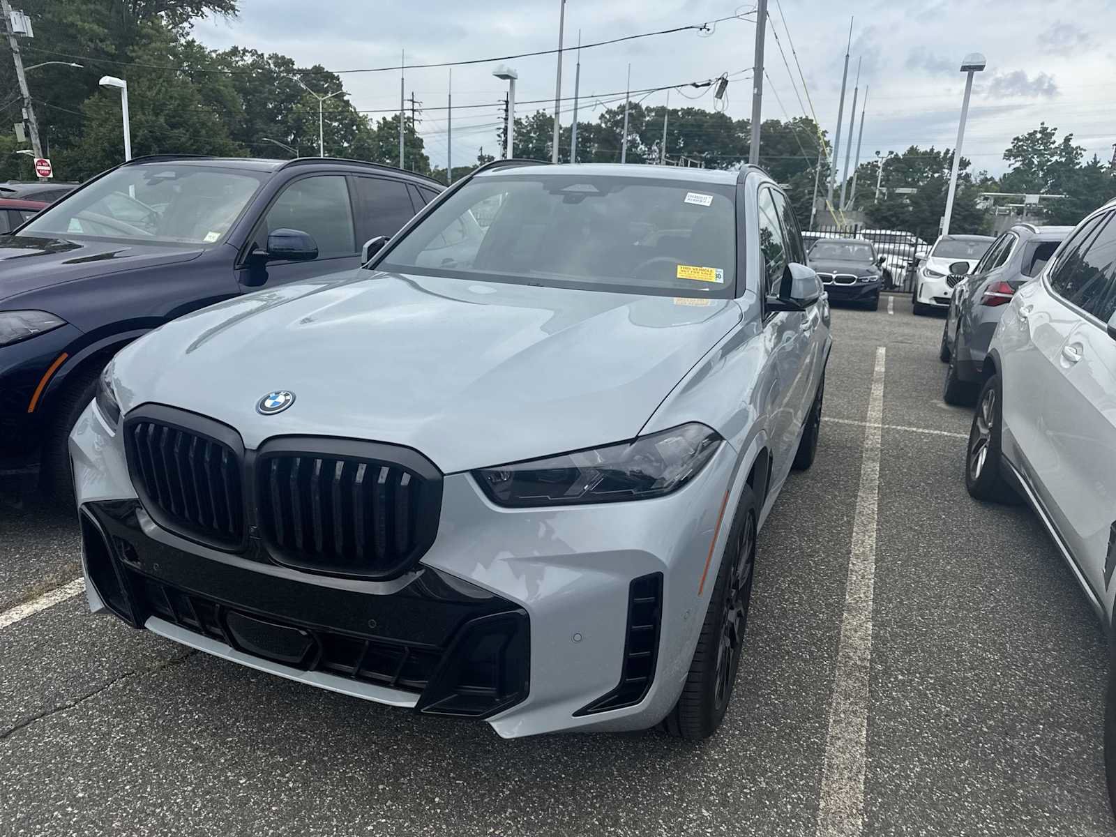 Used 2025 BMW X5 xDrive50e w/ M Sport Package AWD/4WD image 4