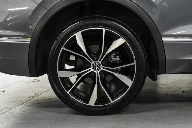 Used 2024 Volkswagen Tiguan SEL R-Line AWD/4WD image 40