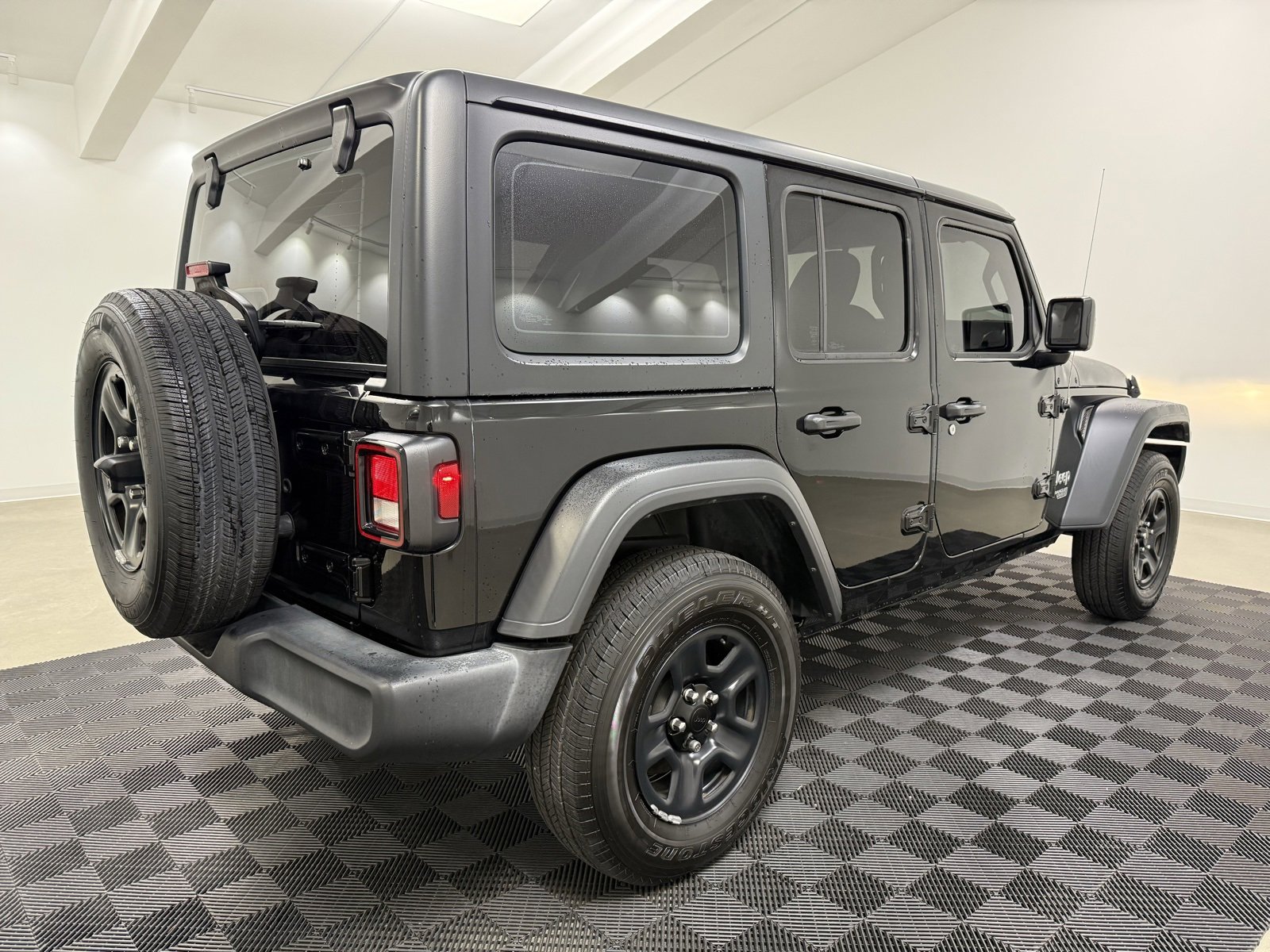 Used 2019 Jeep Wrangler Unlimited Sport image 7