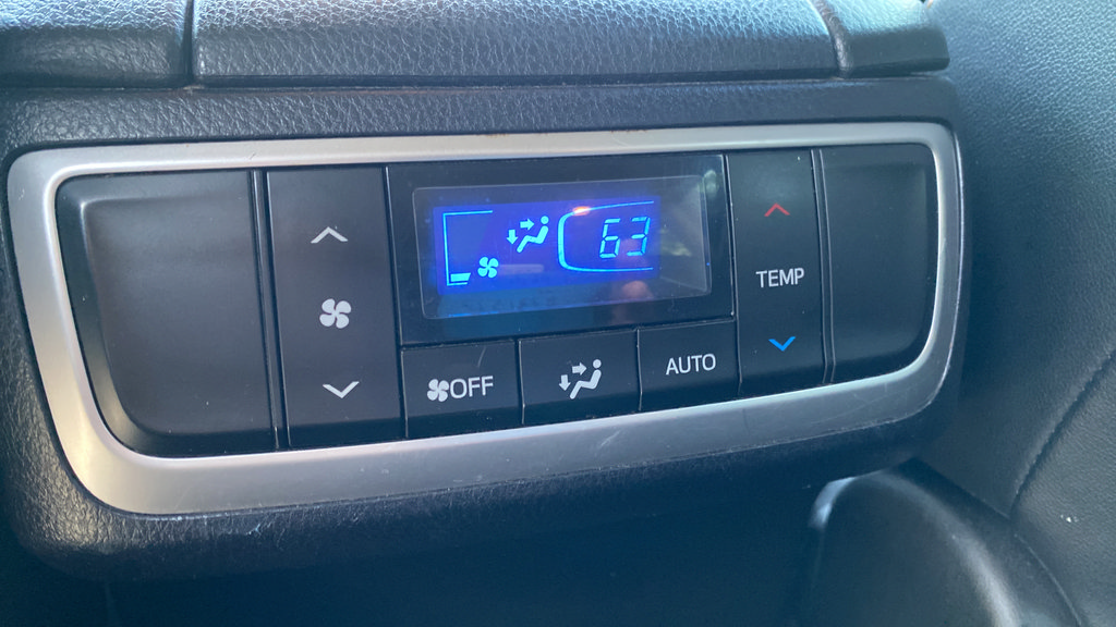 Used 2016 Toyota Highlander Plus AWD/4WD image 37