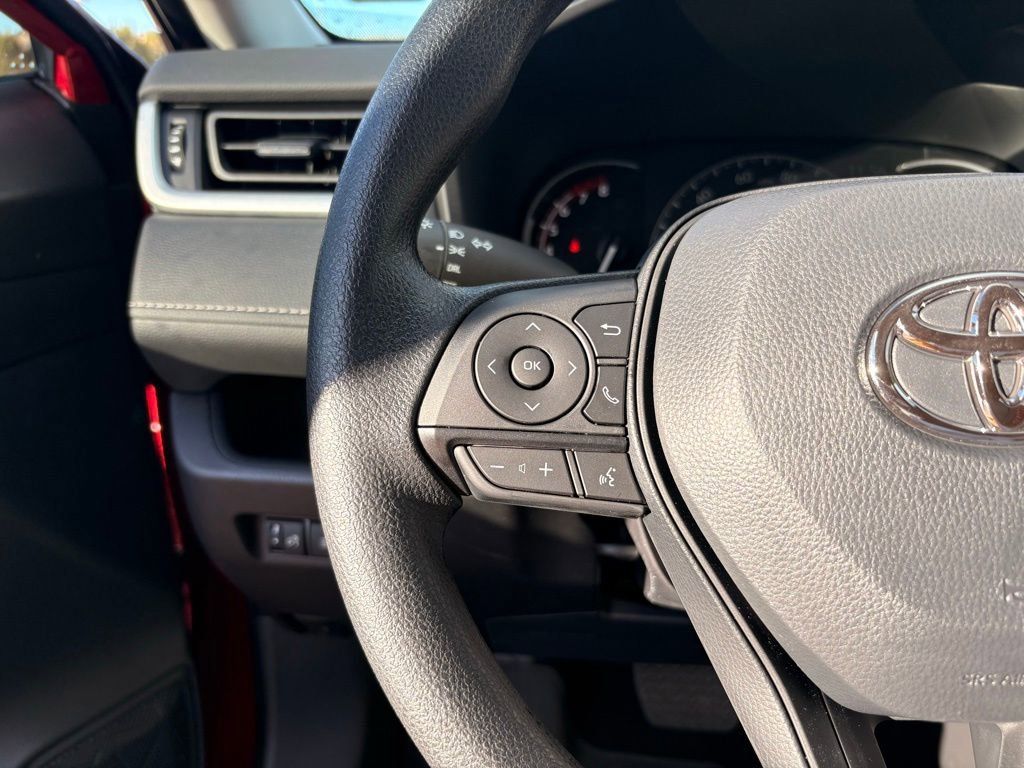 Used 2025 Toyota RAV4 LE image 20