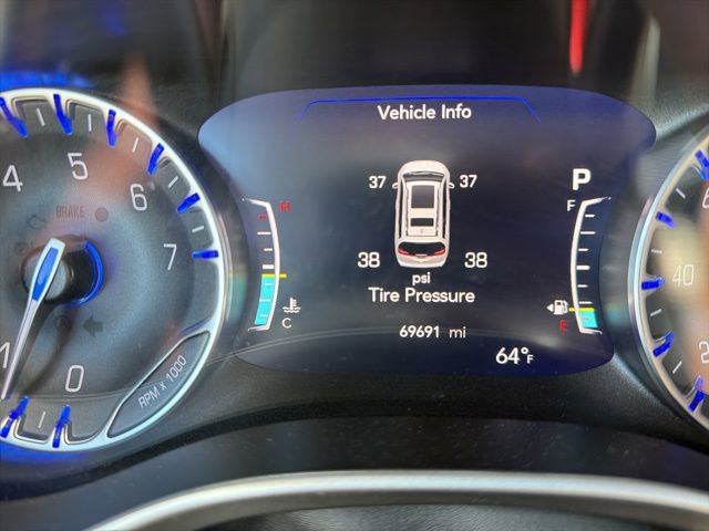 Used 2023 Chrysler Pacifica Touring-L image 51