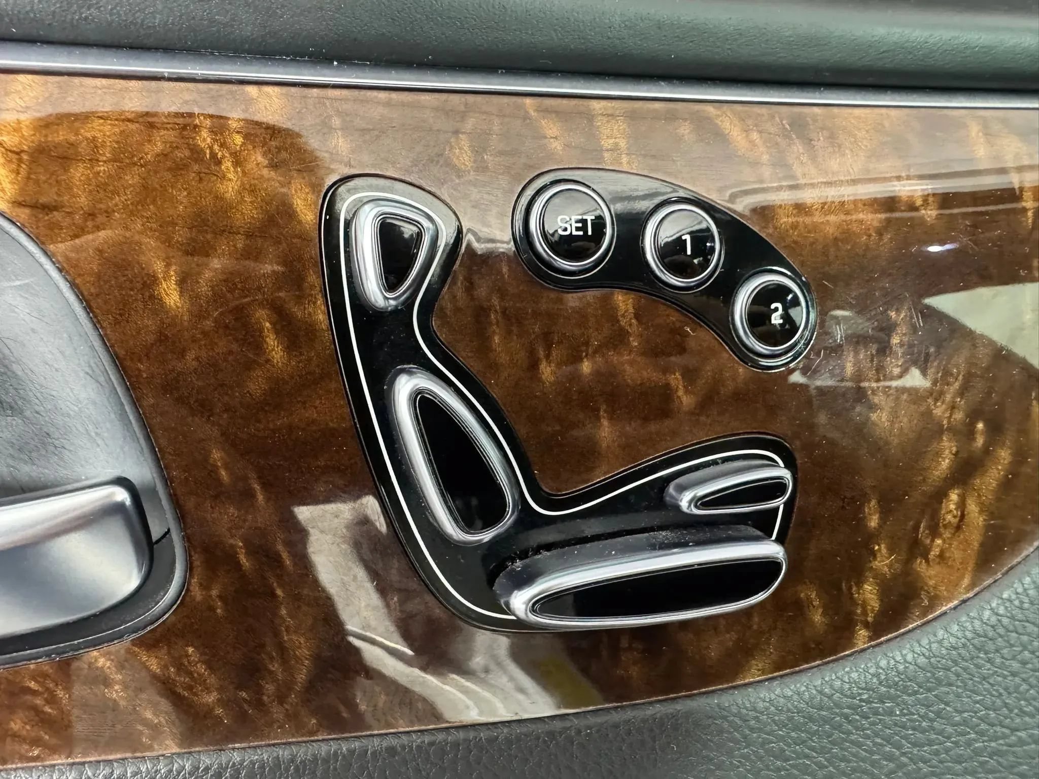 Used 2014 Hyundai Equus Signature RWD image 40
