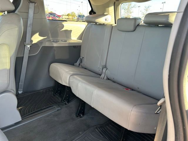 Used 2020 Toyota Sienna XLE w/ XLE Navigation Package AWD/4WD image 22