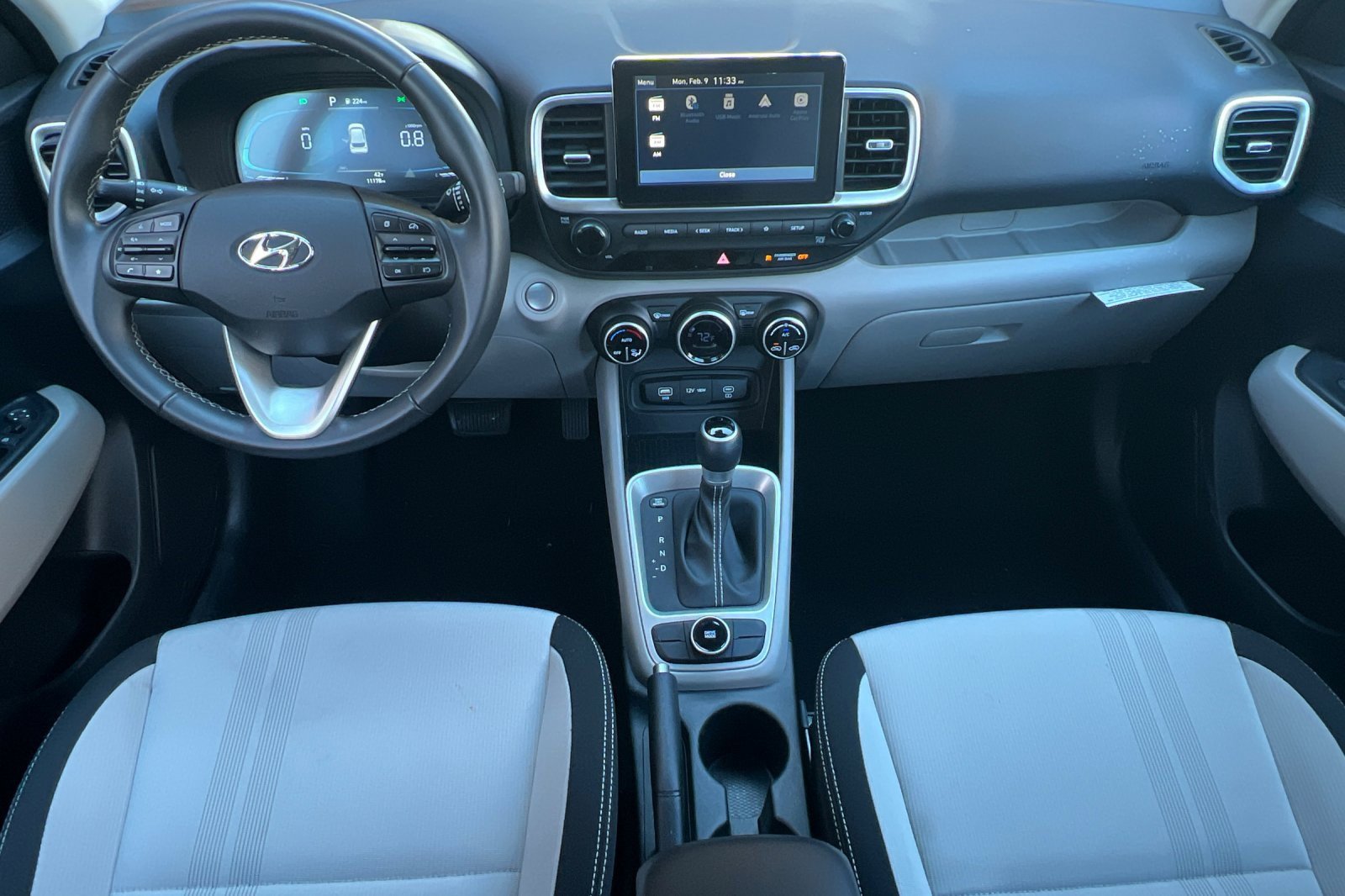 Certified 2025 Hyundai Venue SEL image 18