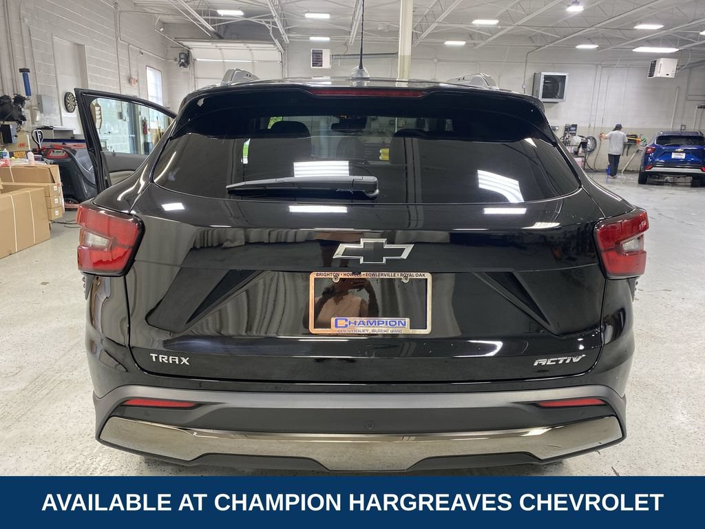 Used 2025 Chevrolet Trax ACTIV w/ Driver Confidence Package FWD image 40