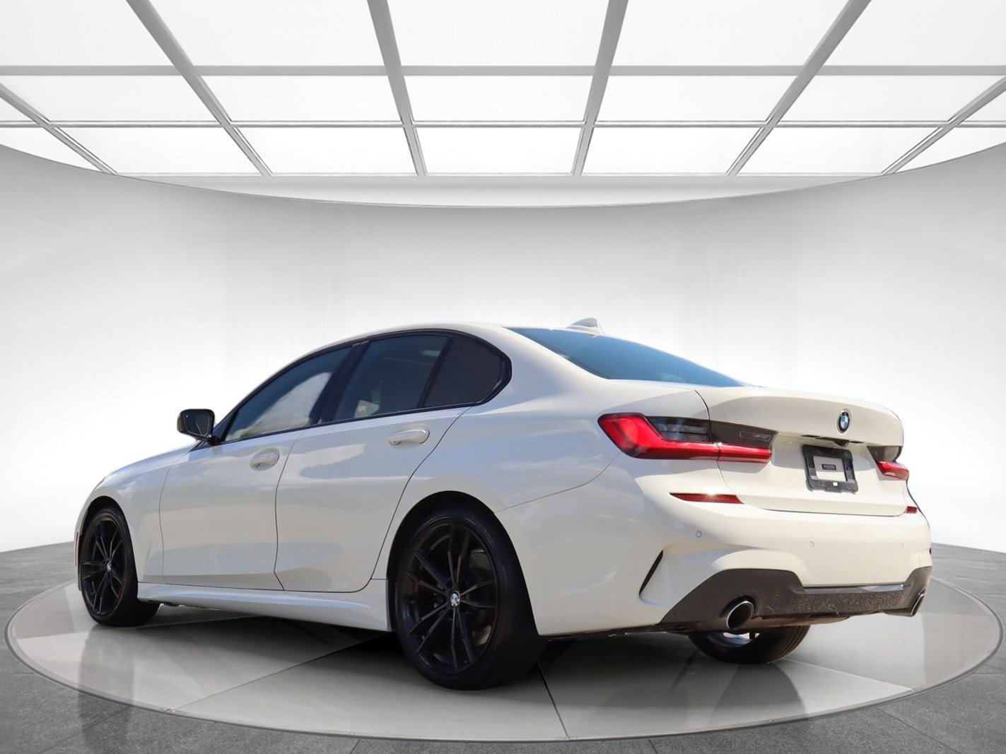 Used 2019 BMW 330i xDrive Sedan w/ M Sport Package AWD/4WD image 8