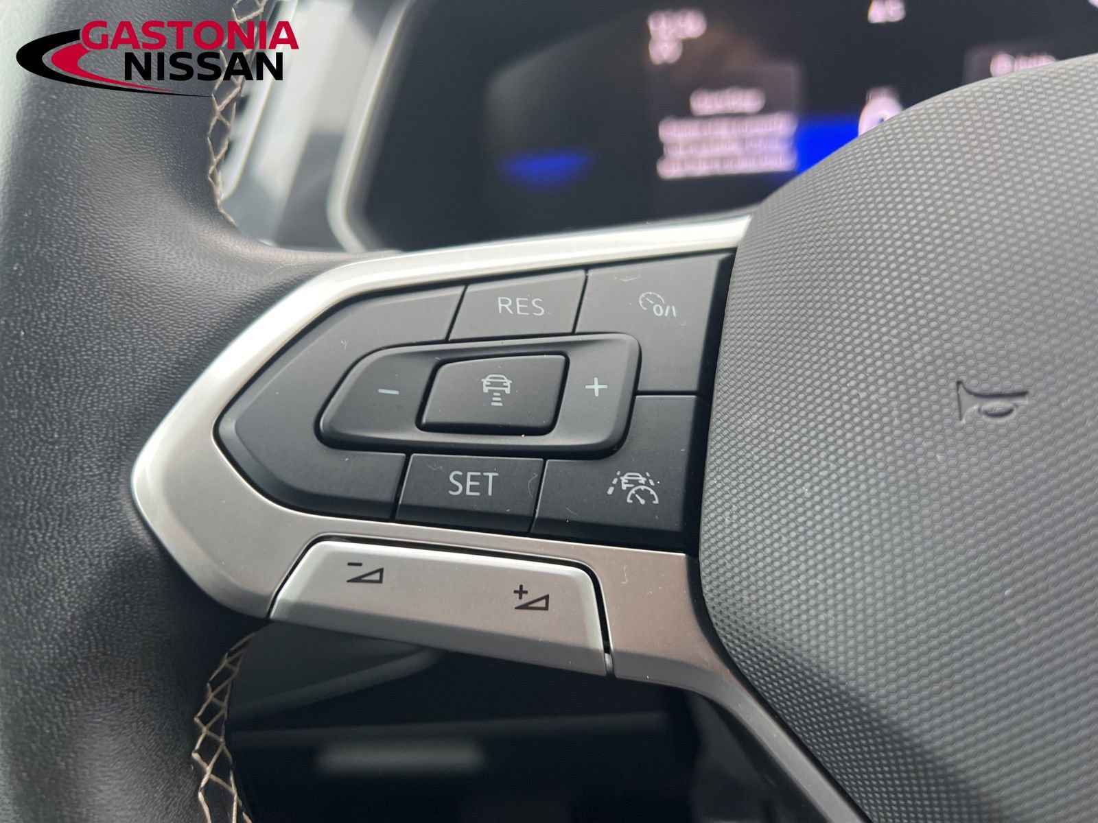 Used 2024 Volkswagen Tiguan SE image 48