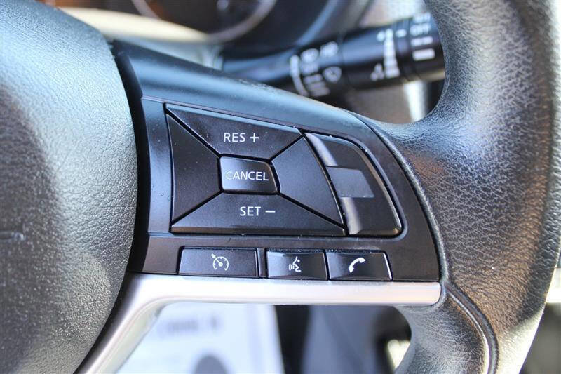 Used 2018 Nissan Kicks SV image 16