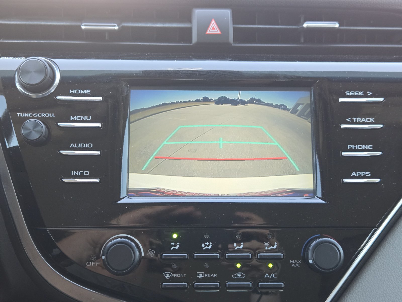 Used 2018 Toyota Camry LE FWD image 21