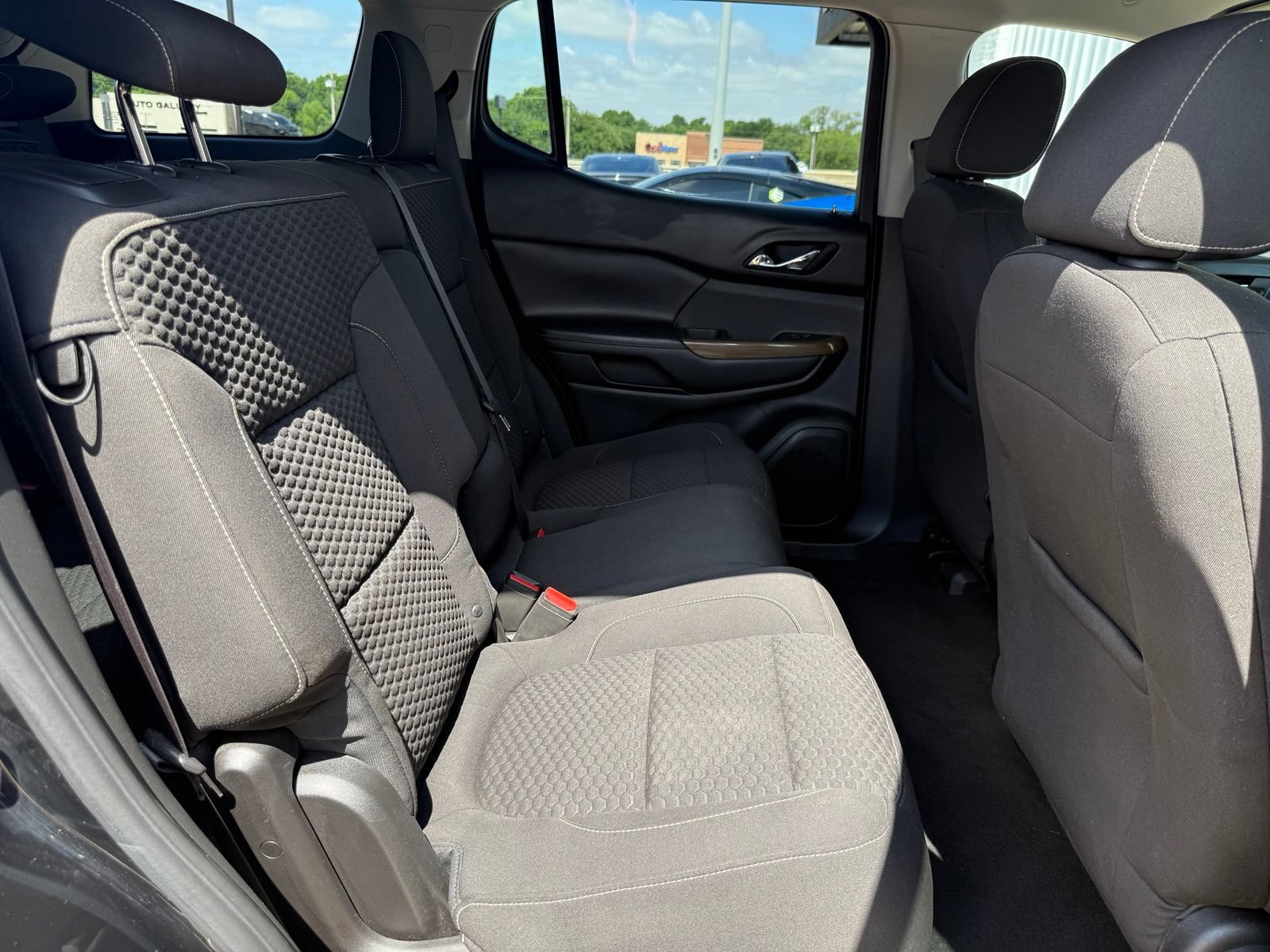 Used 2017 GMC Acadia SLE FWD image 23