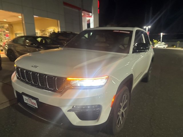 Used 2025 Jeep Grand Cherokee Limited w/ Trailer Tow Package image 4