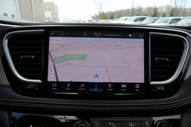 Used 2024 Chrysler Pacifica Limited w/ S Appearance Package image 21