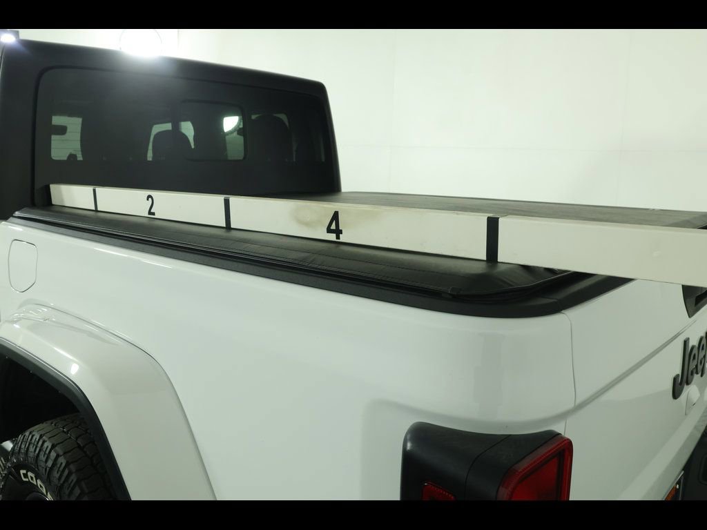 Used 2023 Jeep Gladiator Sport AWD/4WD image 8