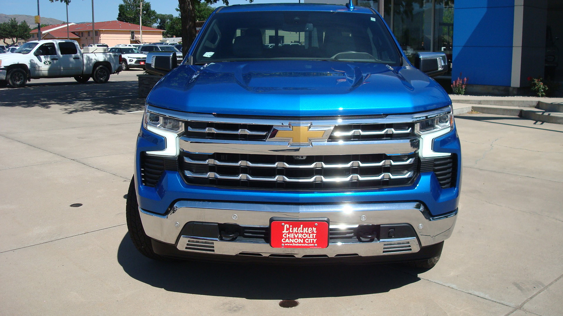 Used 2023 Chevrolet Silverado 1500 LTZ AWD/4WD image 2