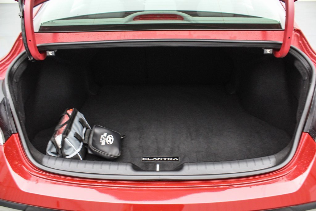 Used 2025 Hyundai Elantra SEL image 21