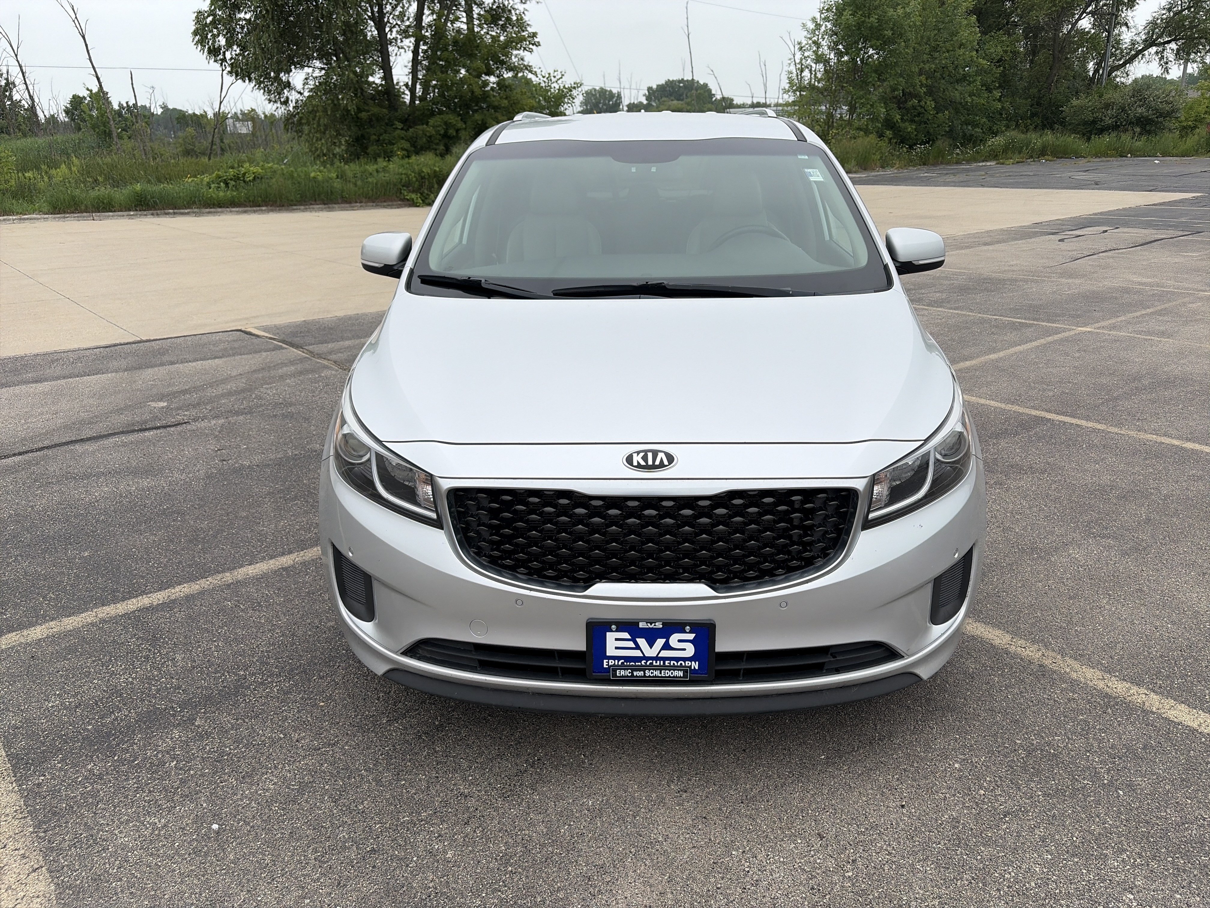 Used 2017 Kia Sedona LX w/ LX Essentials Premium Package FWD image 2