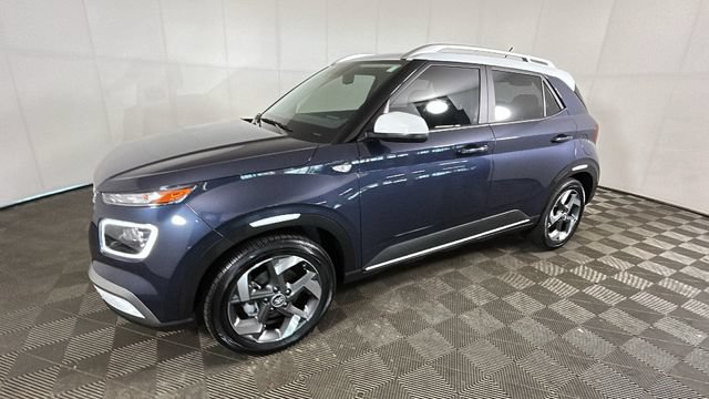 Used 2025 Hyundai Venue Limited FWD image 6