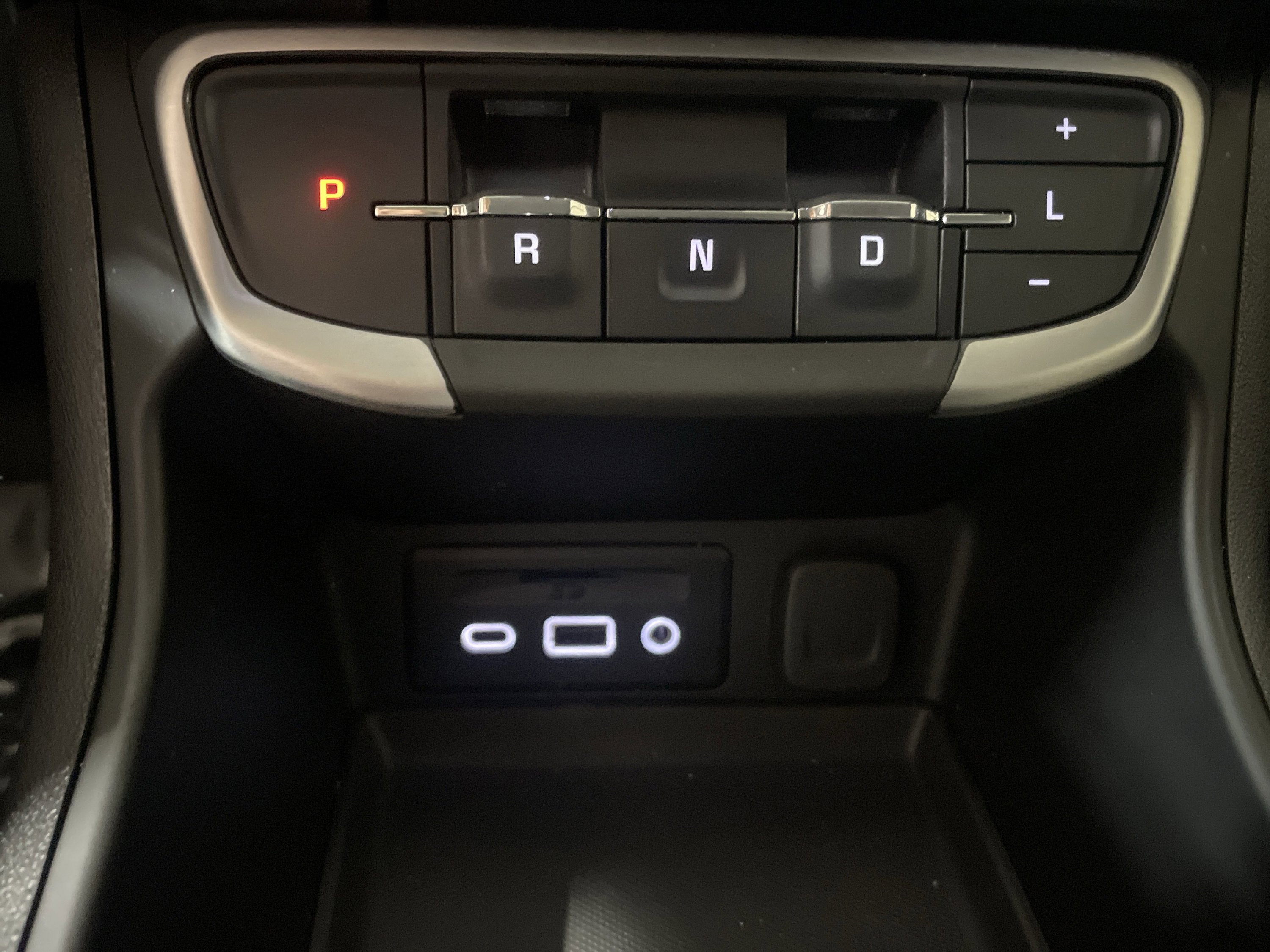 Used 2024 GMC Terrain SLT image 21