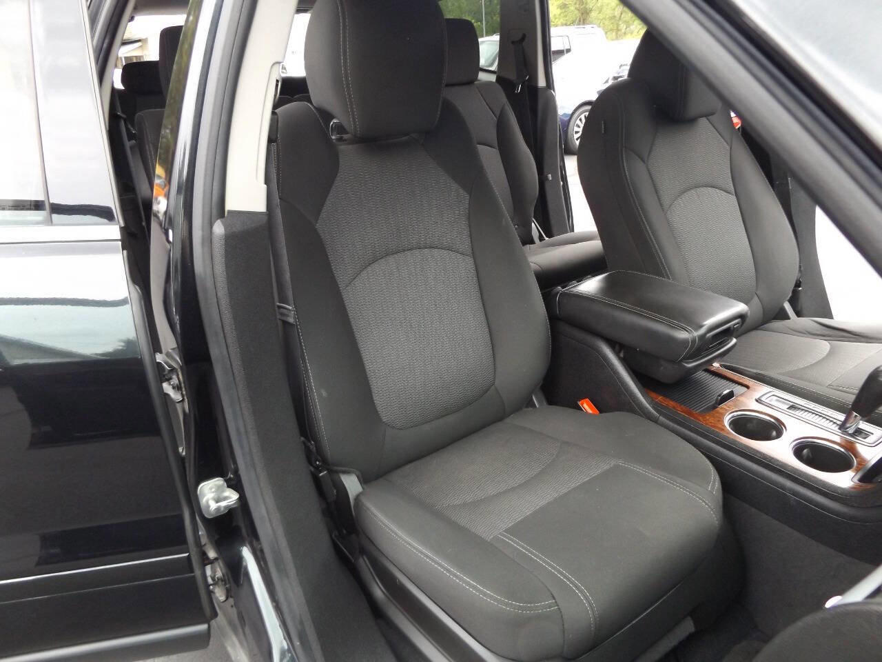 Used 2014 Chevrolet Traverse LT image 24