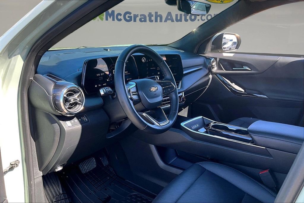 Used 2025 Chevrolet Equinox LT w/ Convenience Package II AWD/4WD image 16