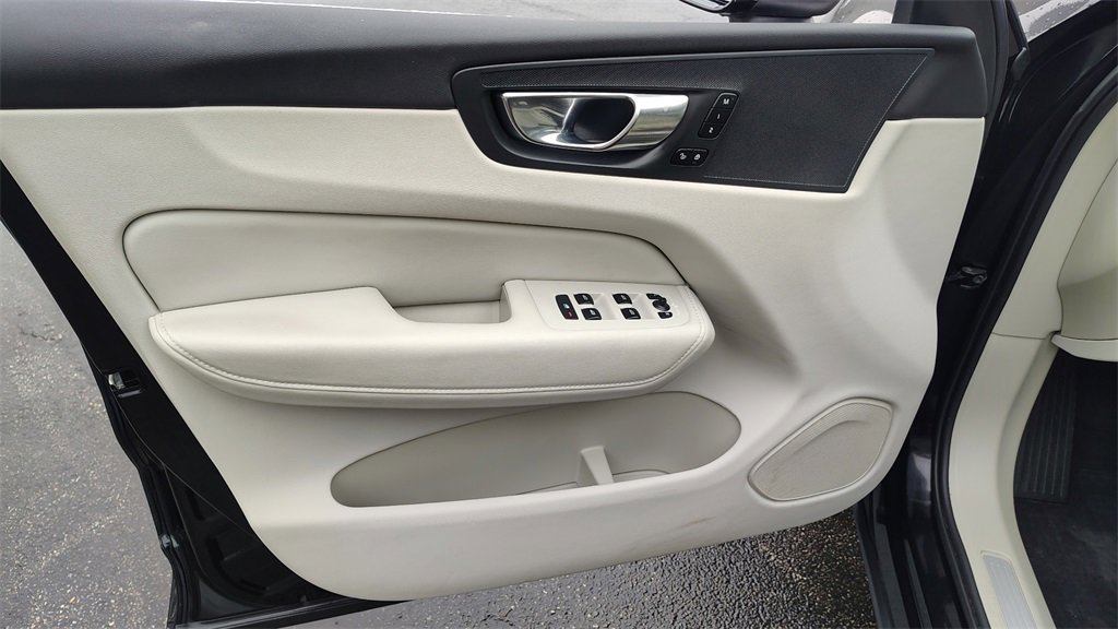 Certified 2023 Volvo XC60 B5 Core w/ Climate Package image 9