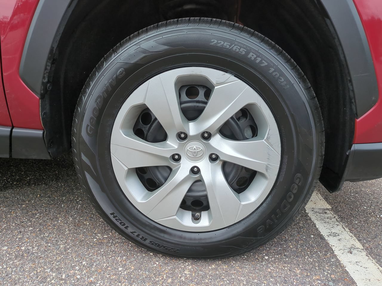 Used 2022 Toyota RAV4 LE FWD image 11