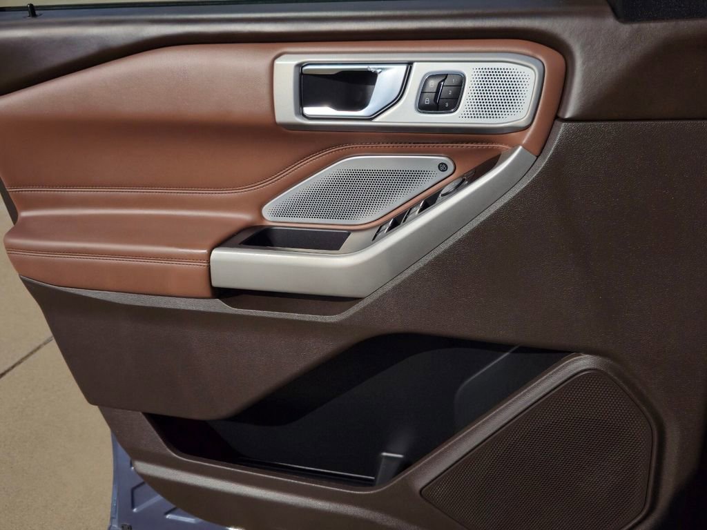 Used 2021 Ford Explorer King Ranch w/ Premium Technology Package RWD image 24