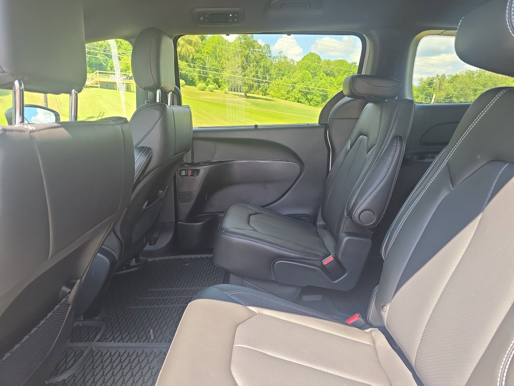 New 2025 Chrysler Voyager LX FWD image 24