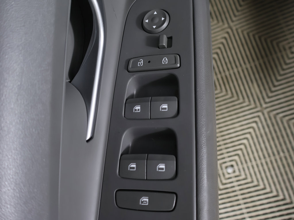Used 2024 Hyundai Elantra SE FWD image 31