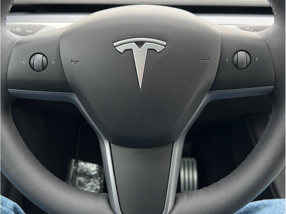 Used 2022 Tesla Model Y Performance AWD/4WD image 13