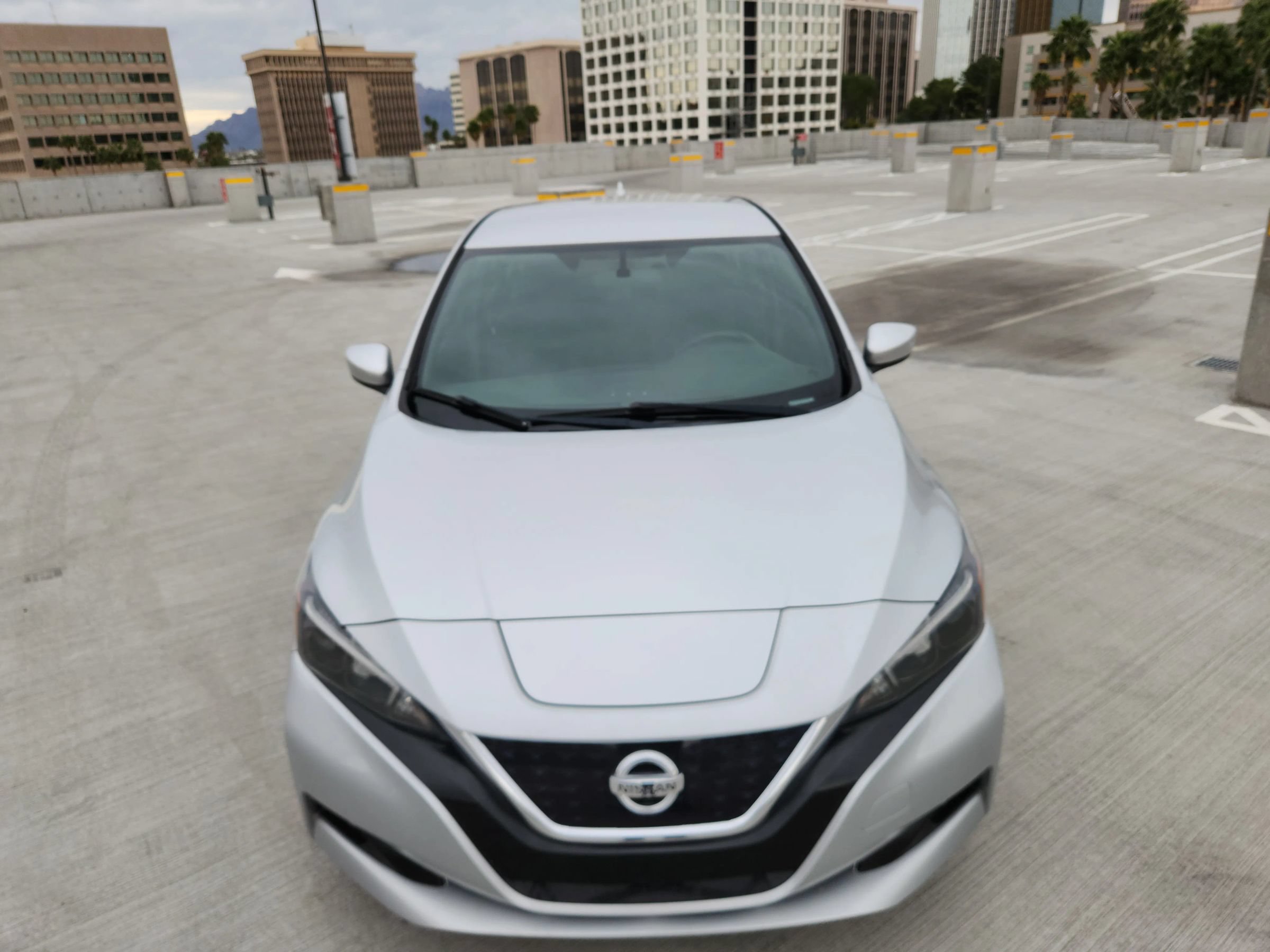 Used 2018 Nissan Leaf SV FWD image 2