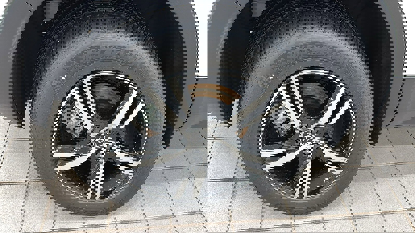 Used 2026 Volvo XC40 B5 Core w/ Climate Package image 30