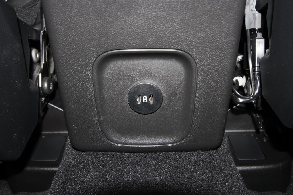 Used 2025 Ford Escape SE w/ Class II Trailer Tow Package FWD image 27