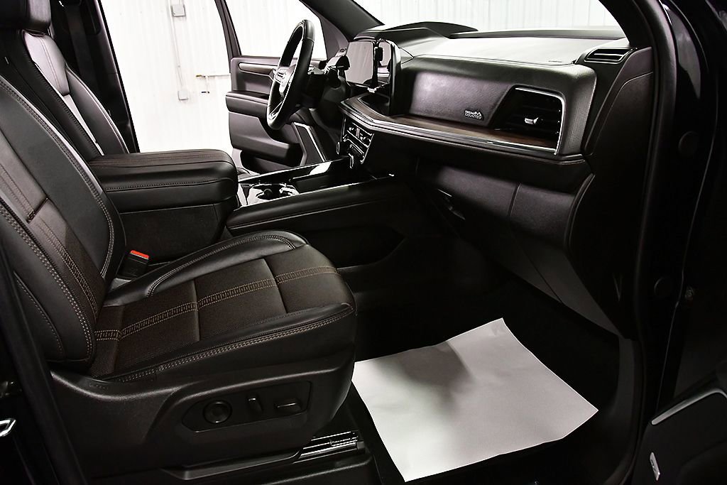 Used 2025 Chevrolet Tahoe High Country AWD/4WD image 27