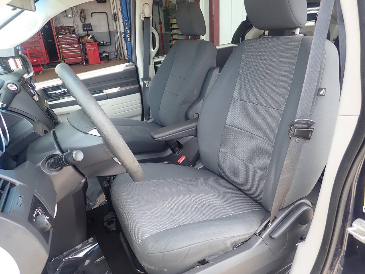 Used 2008 Dodge Grand Caravan SE FWD image 9