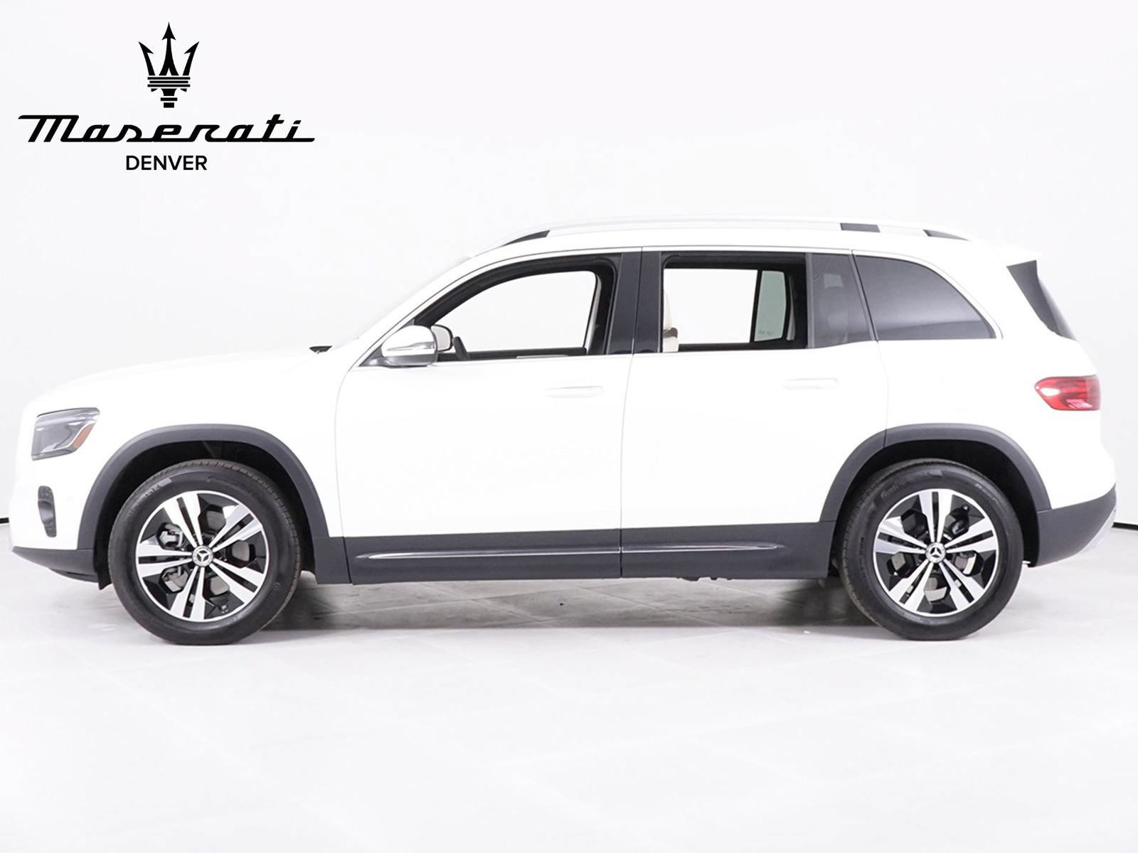 Used 2025 Mercedes-Benz GLB 250 4MATIC image 2