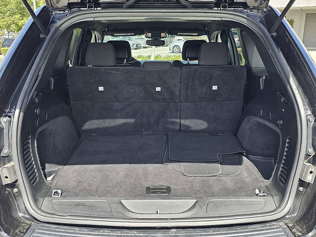 Used 2020 Jeep Grand Cherokee Laredo w/ 18" Wheel & 8.4" Radio Group image 11